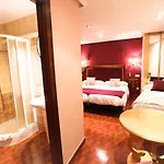 Hostal Goya Suites
